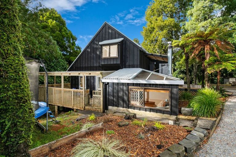 Photo of property in 812 West Coast Road, Oratia, Auckland, 0604
