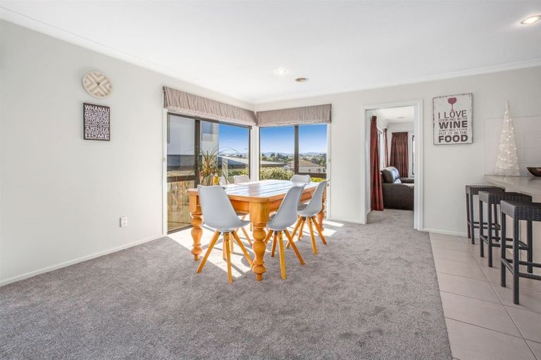 Photo of property in 16 Tongariro Drive, Aotea, Porirua, 5024