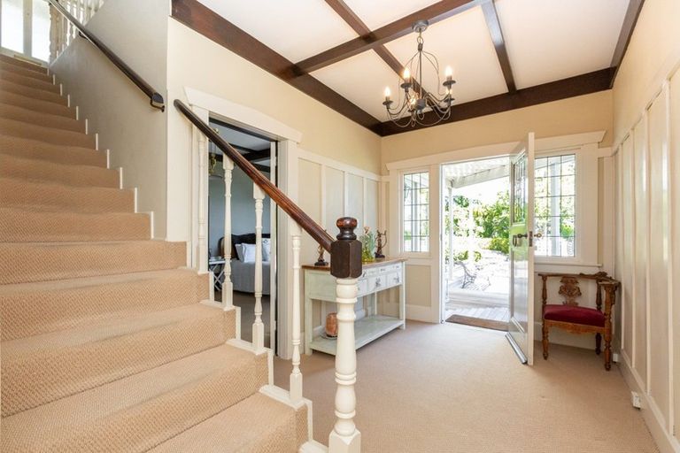 Photo of property in 30 Seapoint Road, Bluff Hill, Napier, 4110