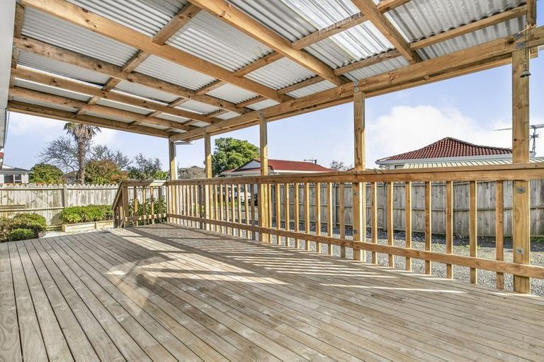 Photo of property in 2/17 Etherton Drive, Weymouth, Auckland, 2103