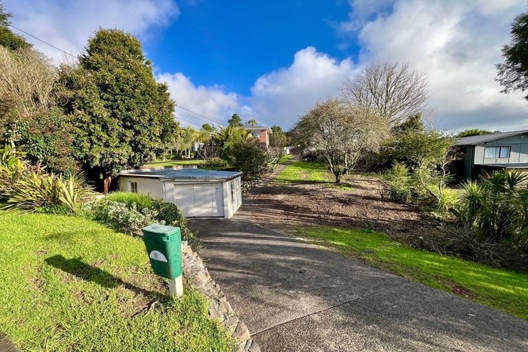 Photo of property in 15 Pine Avenue, Henderson, Auckland, 0612