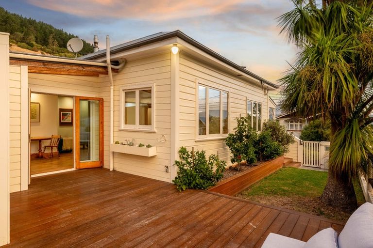 Photo of property in 4 Ripon Street, Lyttelton, 8082