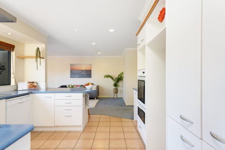 Photo of property in 31 Amery Place, Papamoa Beach, Papamoa, 3118