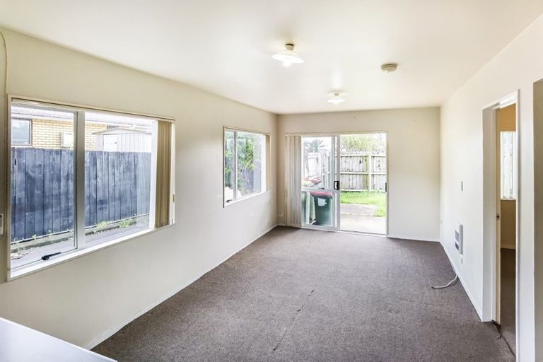 Photo of property in 9/242 Great North Road, Henderson, Auckland, 0612