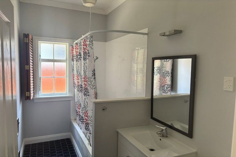 Photo of property in 30a Sutherland Crescent, Melrose, Wellington, 6023