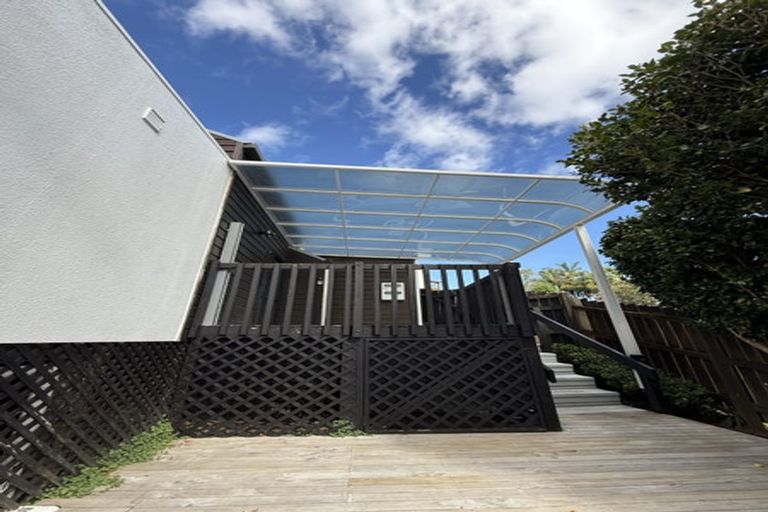 Photo of property in 1/6 Mira Place, Windsor Park, Auckland, 0632