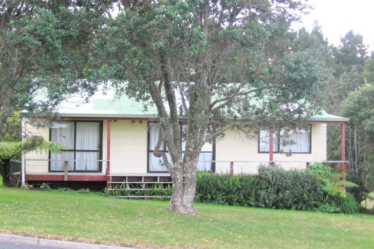 Photo of property in 140 Bambury Place, Onemana, Whangamata, 3691
