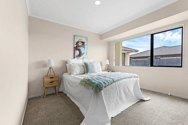 Photo of property in 8 Bokeen Lane, Flat Bush, Auckland, 2019
