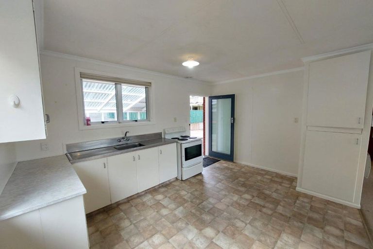 Photo of property in 36 Cumberland Street, Merrilands, New Plymouth, 4312