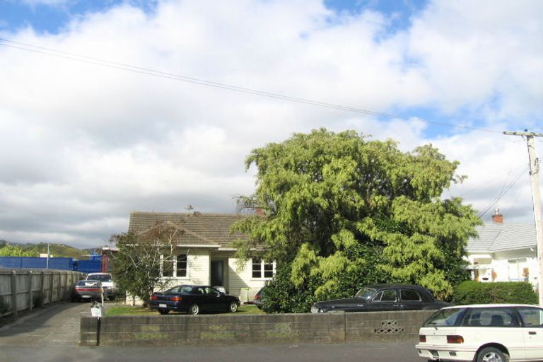 Photo of property in 12 Savage Crescent, Upper Hutt Central, Upper Hutt, 5018