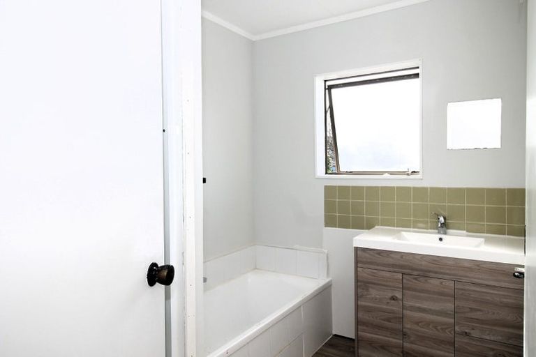 Photo of property in 43 Goodwood Drive, Goodwood Heights, Auckland, 2105