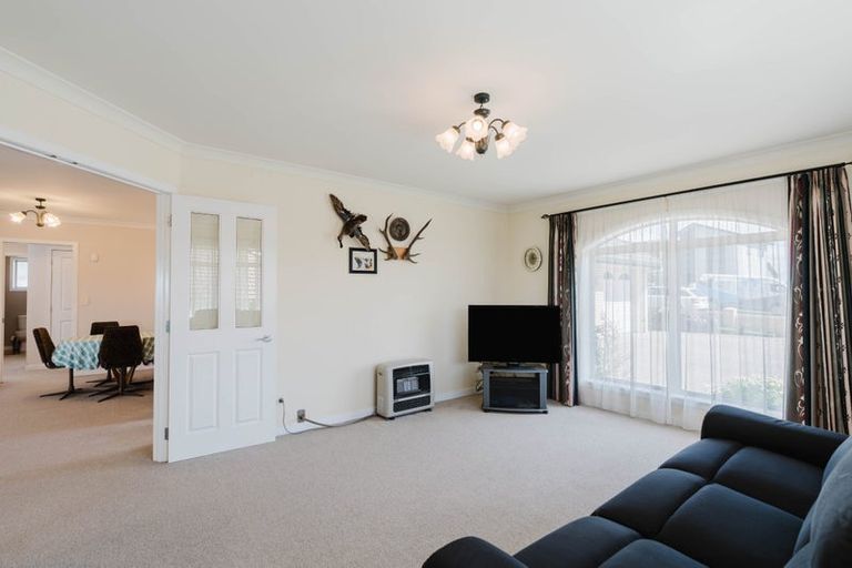 Photo of property in 82 Rototuna Road, Rototuna, Hamilton, 3210