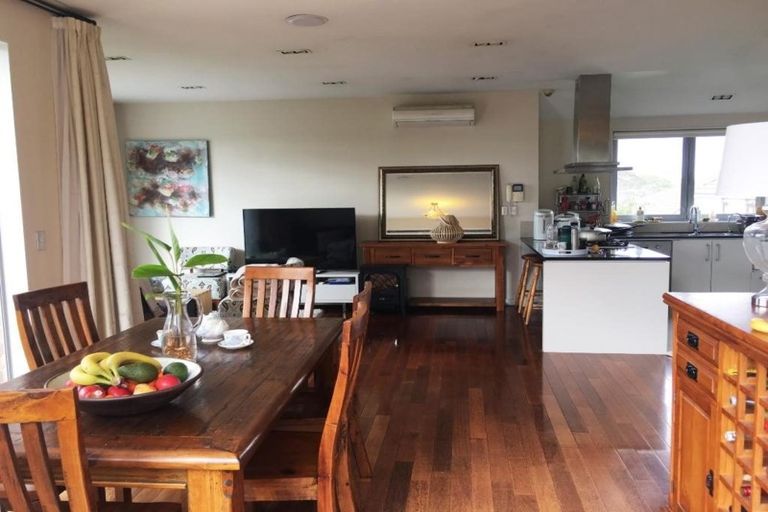 Photo of property in 77 Fairview Avenue, Fairview Heights, Auckland, 0632