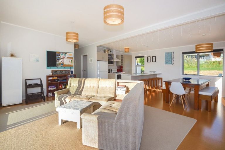 Photo of property in 3 Mahia Heights Drive, Mahia, 4198