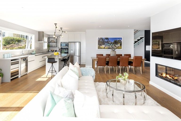 Photo of property in 74 Mellons Bay Road, Mellons Bay, Auckland, 2014