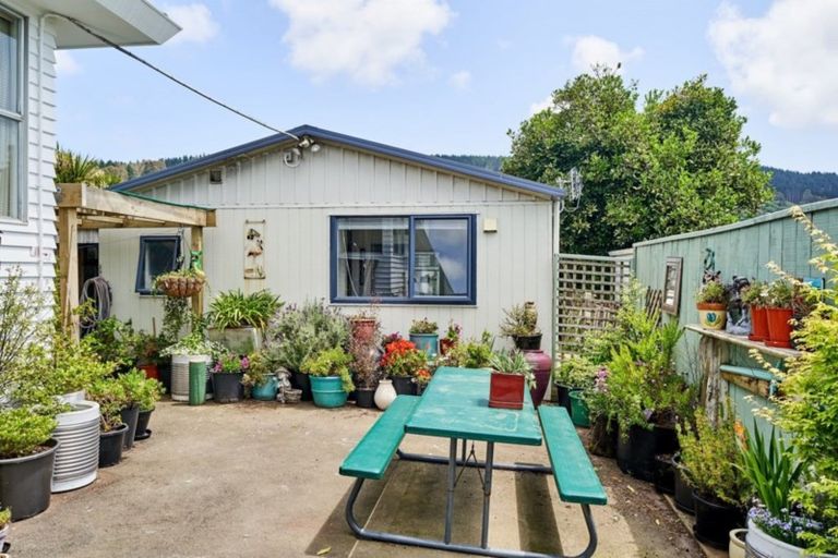 Photo of property in 10 Ngatitoa Street, Tawa, Wellington, 5028