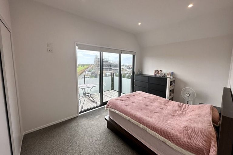 Photo of property in 28 Te Oneroa Way, Long Bay, Auckland, 0630