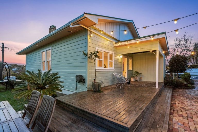 Photo of property in 21 Clarence Road, Northcote Point, Auckland, 0627