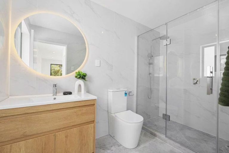Photo of property in 16c Madison Place, Forrest Hill, Auckland, 0620