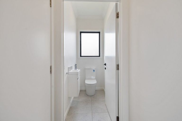 Photo of property in 18 Atlantic Drive, Fitzherbert, Palmerston North, 4410