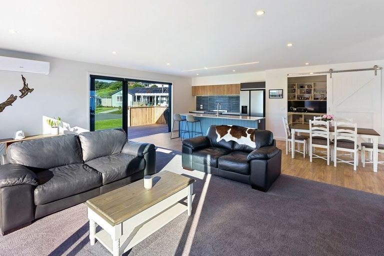 Photo of property in 1 Arapipi Way, Peka Peka, Waikanae, 5391