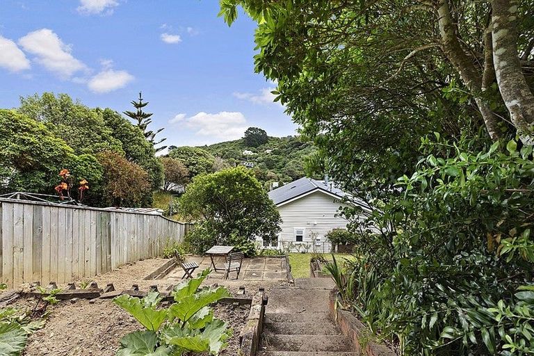 Photo of property in 94 Parkvale Road, Karori, Wellington, 6012