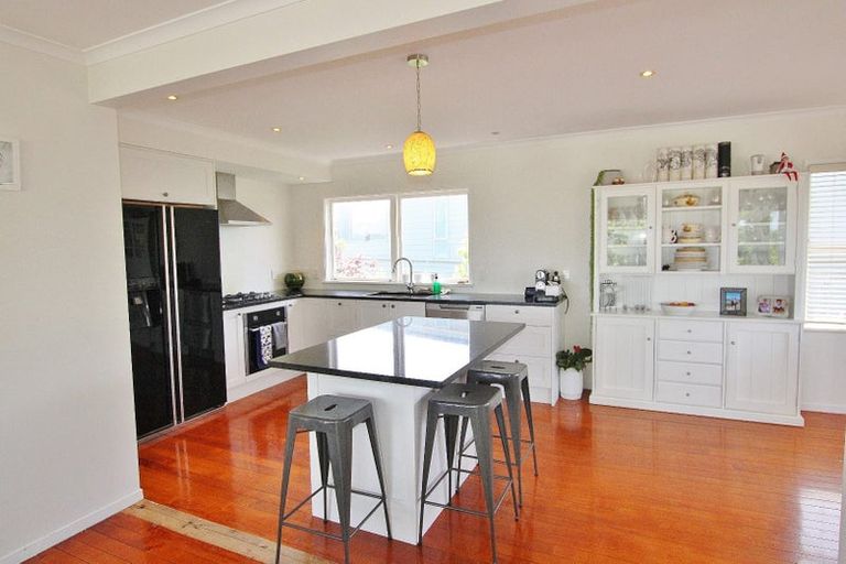 Photo of property in 78 Hillcrest Avenue, Hillcrest, Auckland, 0627