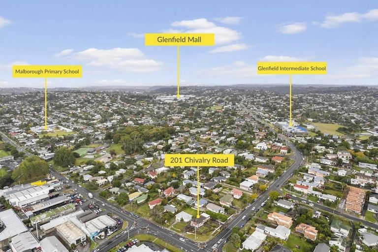 Photo of property in 201 Chivalry Road, Glenfield, Auckland, 0629