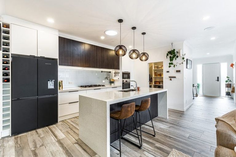 Photo of property in 9 Walter Ruddock Avenue, Kumeu, 0810