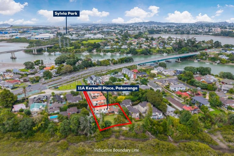 Photo of property in 11a Kerswill Place, Pakuranga, Auckland, 2010