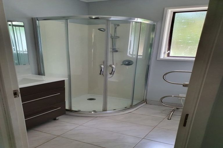 Photo of property in 1/24 Contessa Drive, Glenfield, Auckland, 0629