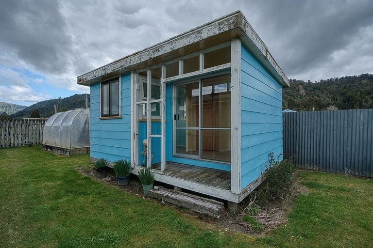 Photo of property in 8 Wanganui Flat Road, Harihari, 7884