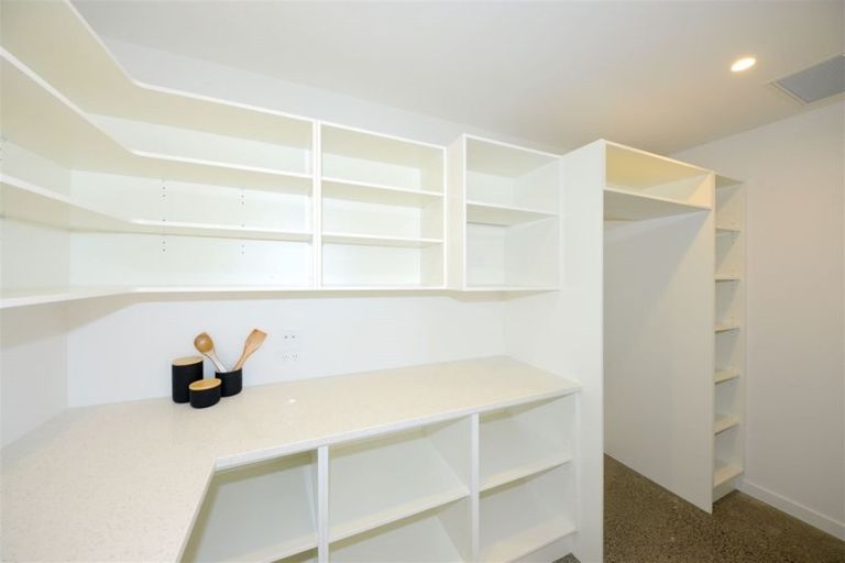 Photo of property in 10 Little Gem Road, Hornby, Christchurch, 8025