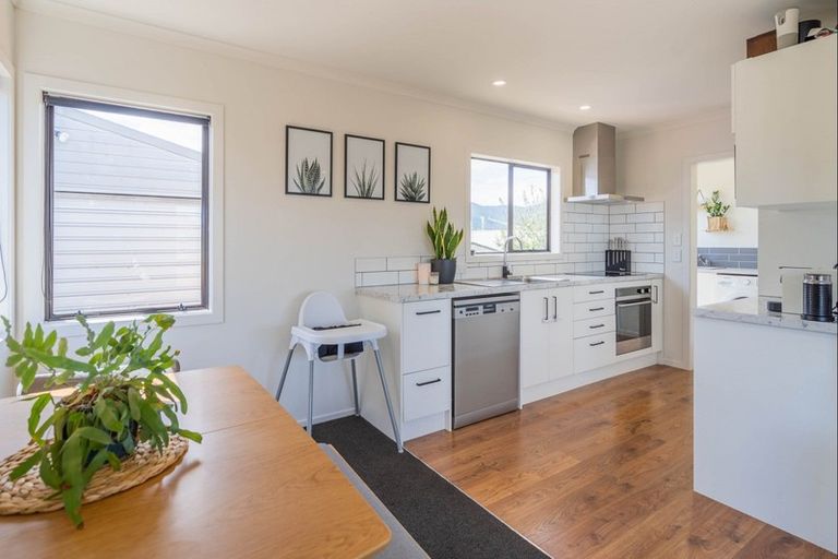 Photo of property in 11 Dennis Taylor Court, Paraparaumu, 5032