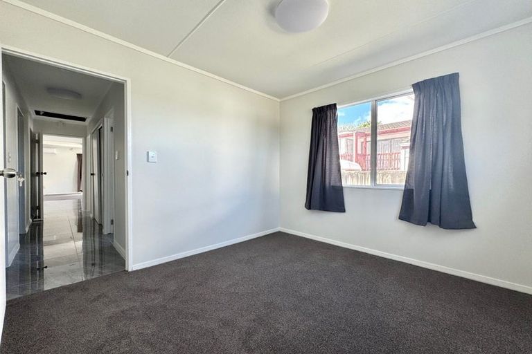 Photo of property in 23 Everglade Drive, Goodwood Heights, Auckland, 2105