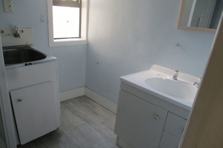 Photo of property in 81 Northland Road, Northland, Wellington, 6012