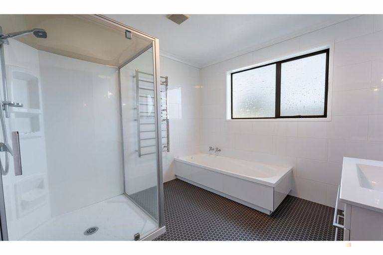 Photo of property in 12 Timaru Road, Waimate, 7924