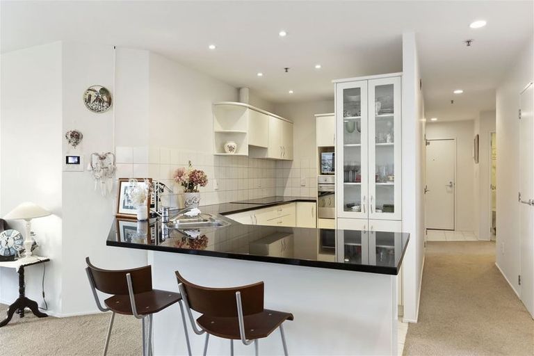 Photo of property in 4a/171 Hurstmere Road, Takapuna, Auckland, 0622