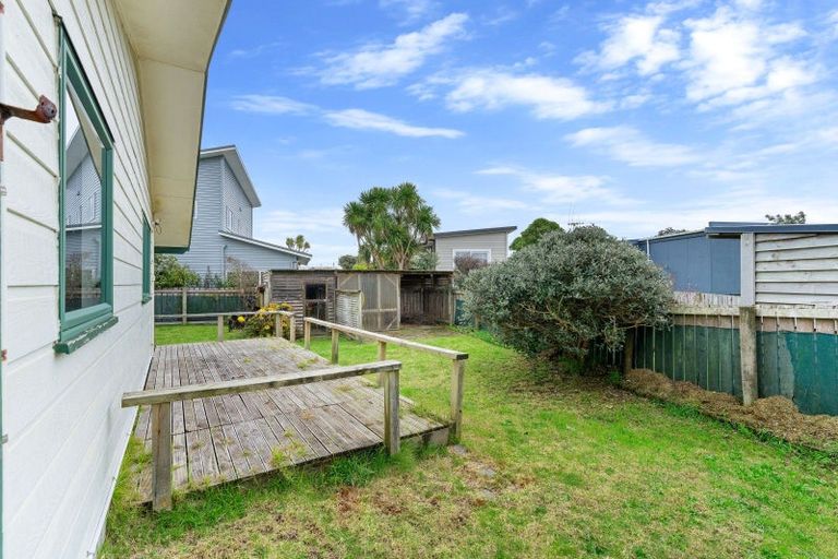 Photo of property in 14 Karaka Street, Otaki Beach, Otaki, 5512