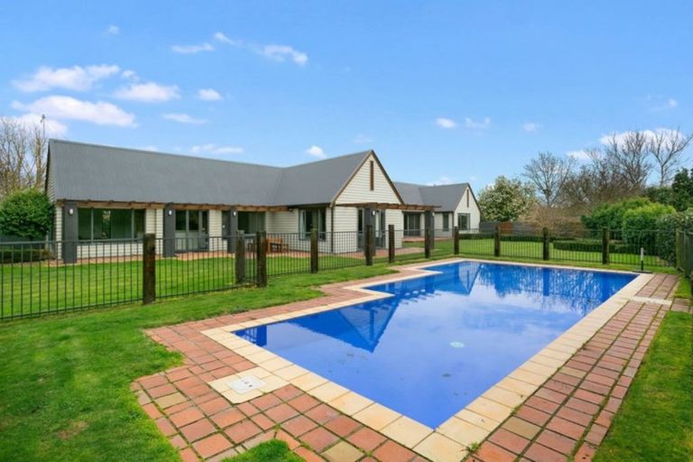 Photo of property in 24 Cowley Drive, Leamington, Cambridge, 3432