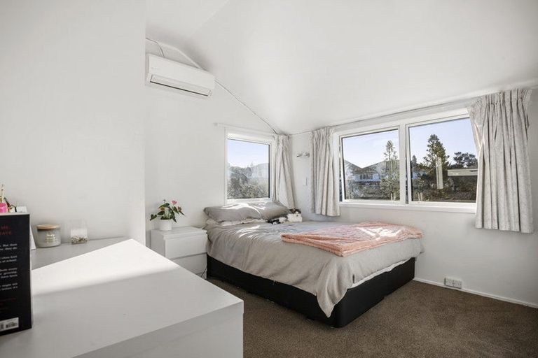 Photo of property in 29 Ravenstone Place, Chatswood, Auckland, 0626