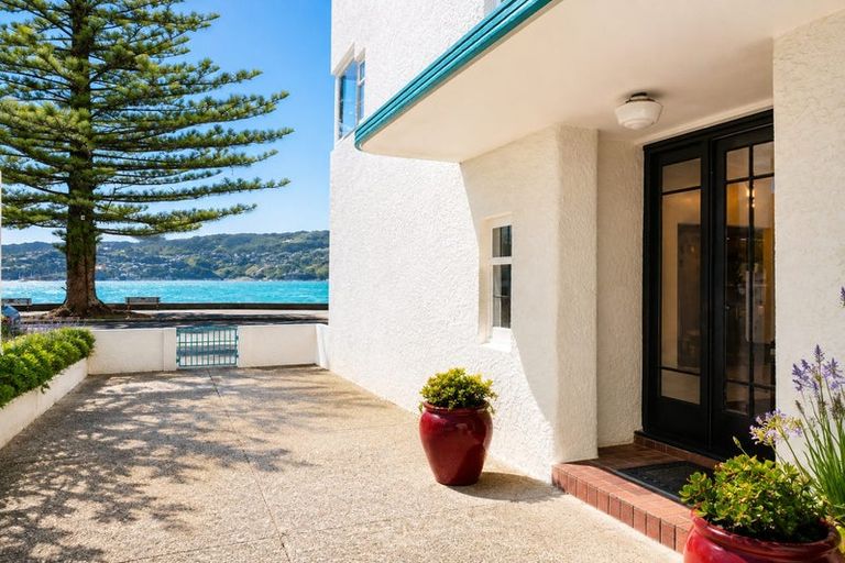 Photo of property in Sunhaven Flats, 262 Oriental Parade, Oriental Bay, Wellington, 6011