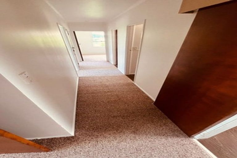 Photo of property in 8 Glucina Place, Glen Eden, Auckland, 0602