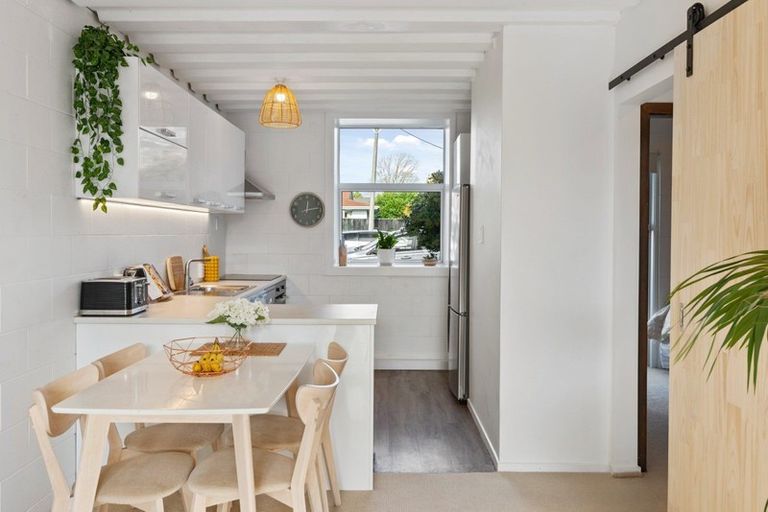 Photo of property in 1/107 Holly Road, St Albans, Christchurch, 8014