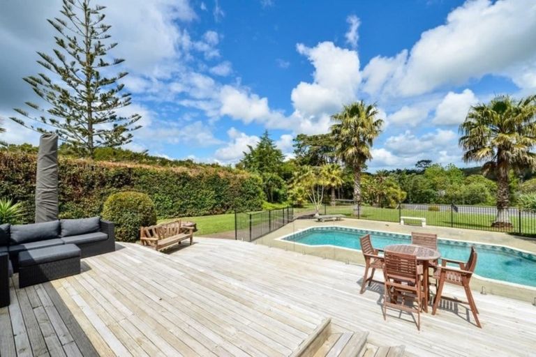 Photo of property in 79 Tawa Road, Kumeu, 0891
