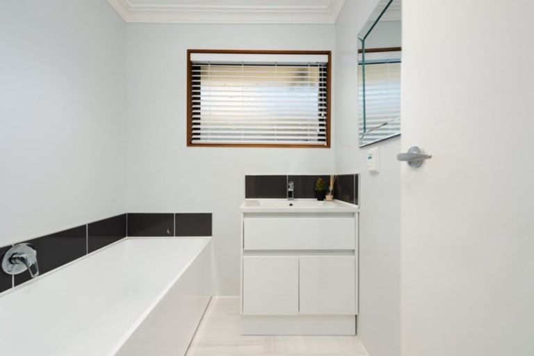 Photo of property in 15 Clivedene Street, Matua, Tauranga, 3110