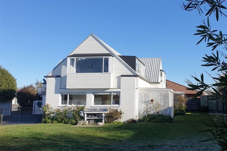 Photo of property in 77 Regency Crescent, Redwood, Christchurch, 8051