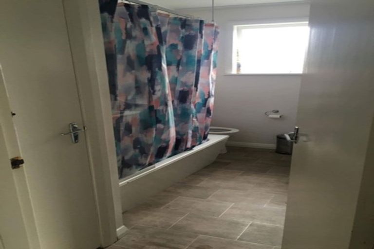 Photo of property in 33 Pembroke Road, Northland, Wellington, 6012