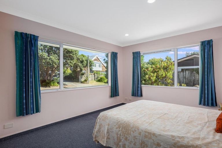 Photo of property in 17a Groves Road, Raumati Beach, Paraparaumu, 5032