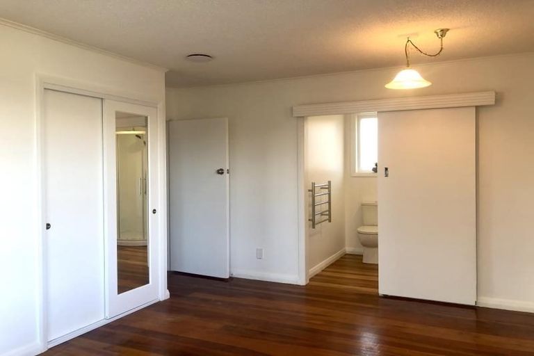 Photo of property in 30 Douglas Crescent, Fairfield, Hamilton, 3214